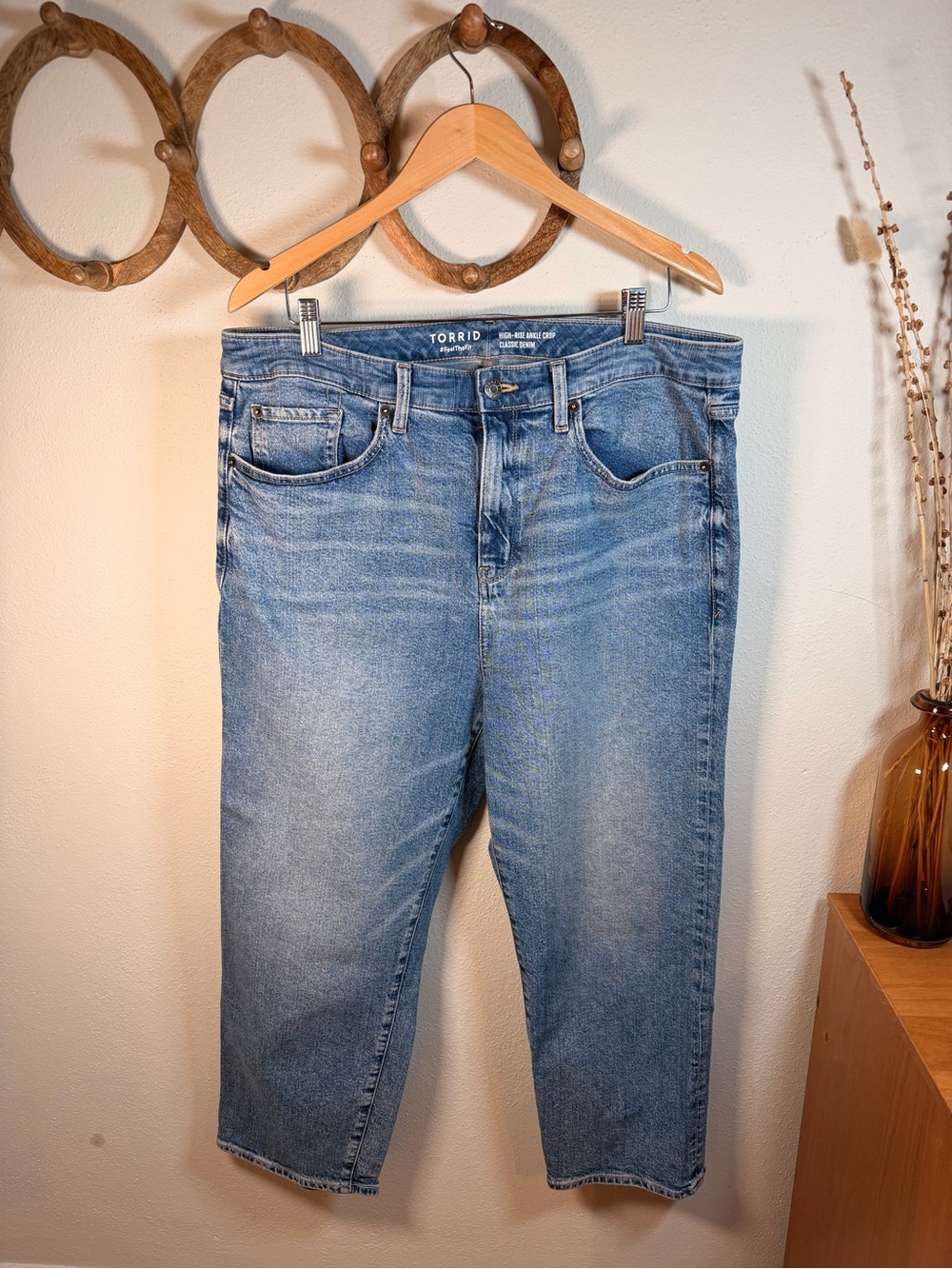 Torrid High Rise Ankle Crop Jeans Size 16 Light Wash Straight Leg Stretch